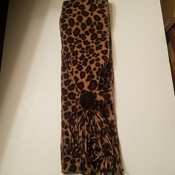 Leopard Pattern Fleece Scarf - Picture 3 of 4
